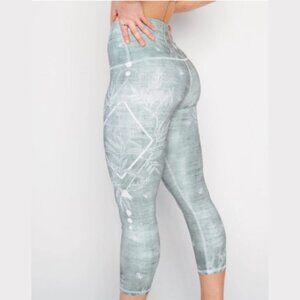NWT Yoga Democracy Cropped Leggings – Pure Sage Print – Size M & L– Made in USA